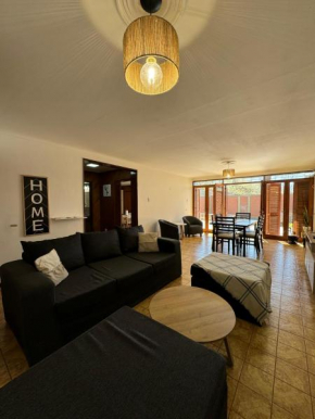 Encanto Mendocino: Espaciosa casa en Juan B Justo